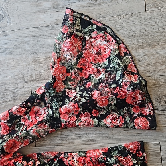 NWOT - VENUS - Lace Bell Sleeve Spaghetti Strap Blouse - Picture 3 of 5